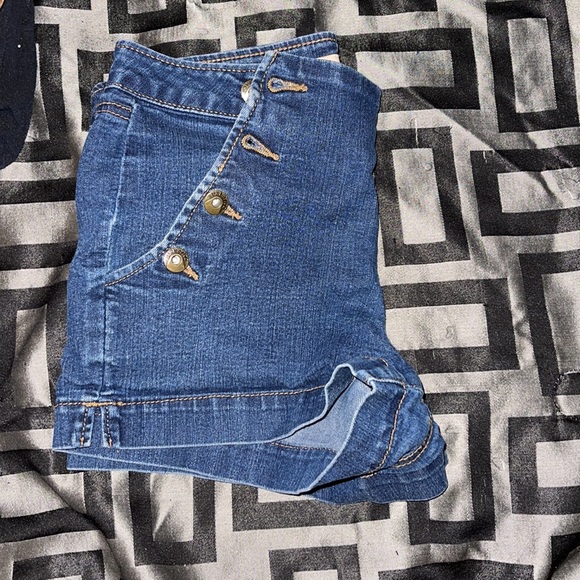 Blue spice size 9 Jean shorts - Picture 3 of 6